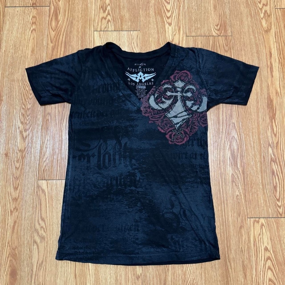 Affliction Women's Shirt Large V Neck Gothic Crest Studded Black Cross Wings